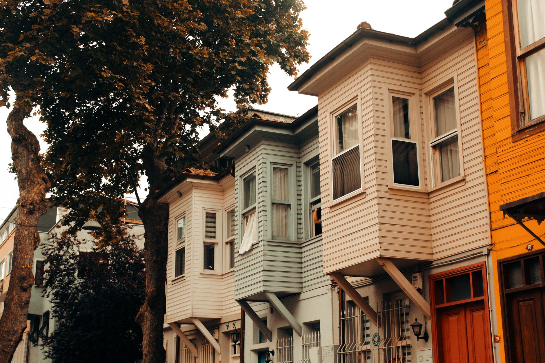 Essential Home Siding Tips for Long-Lasting Curb Appeal